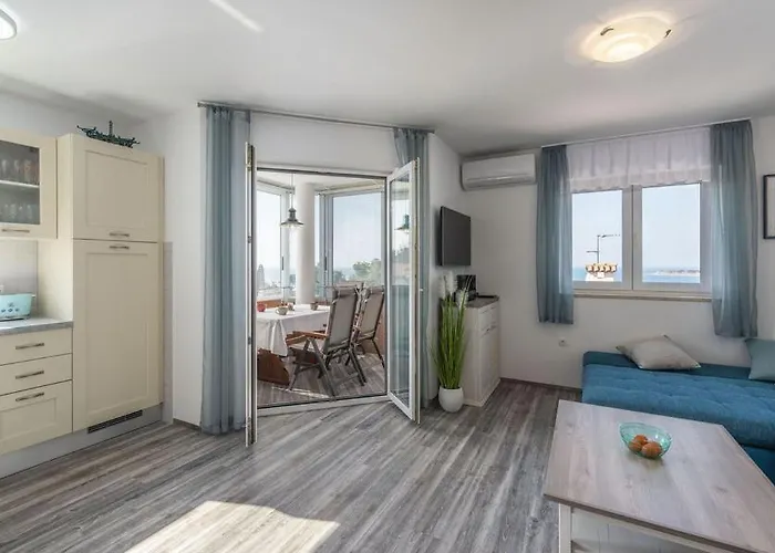 Marjan Πανσιόν 4*